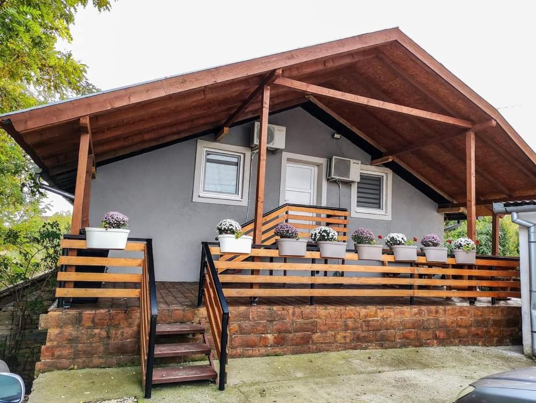 S. A. L. Prenociste Zrenjanin Exterior foto